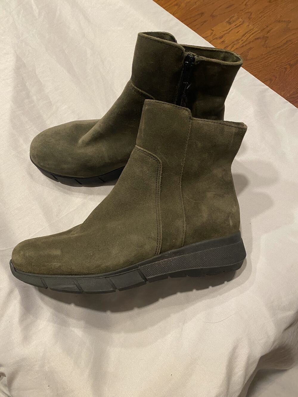La Canadienne Montreal Vira Women's 6.5 Green Suede Zip Round Toe Bootie Boots